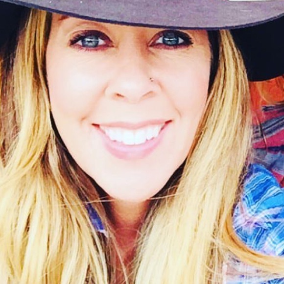 Meet your Posher, Yvette - Picture 2 of 2